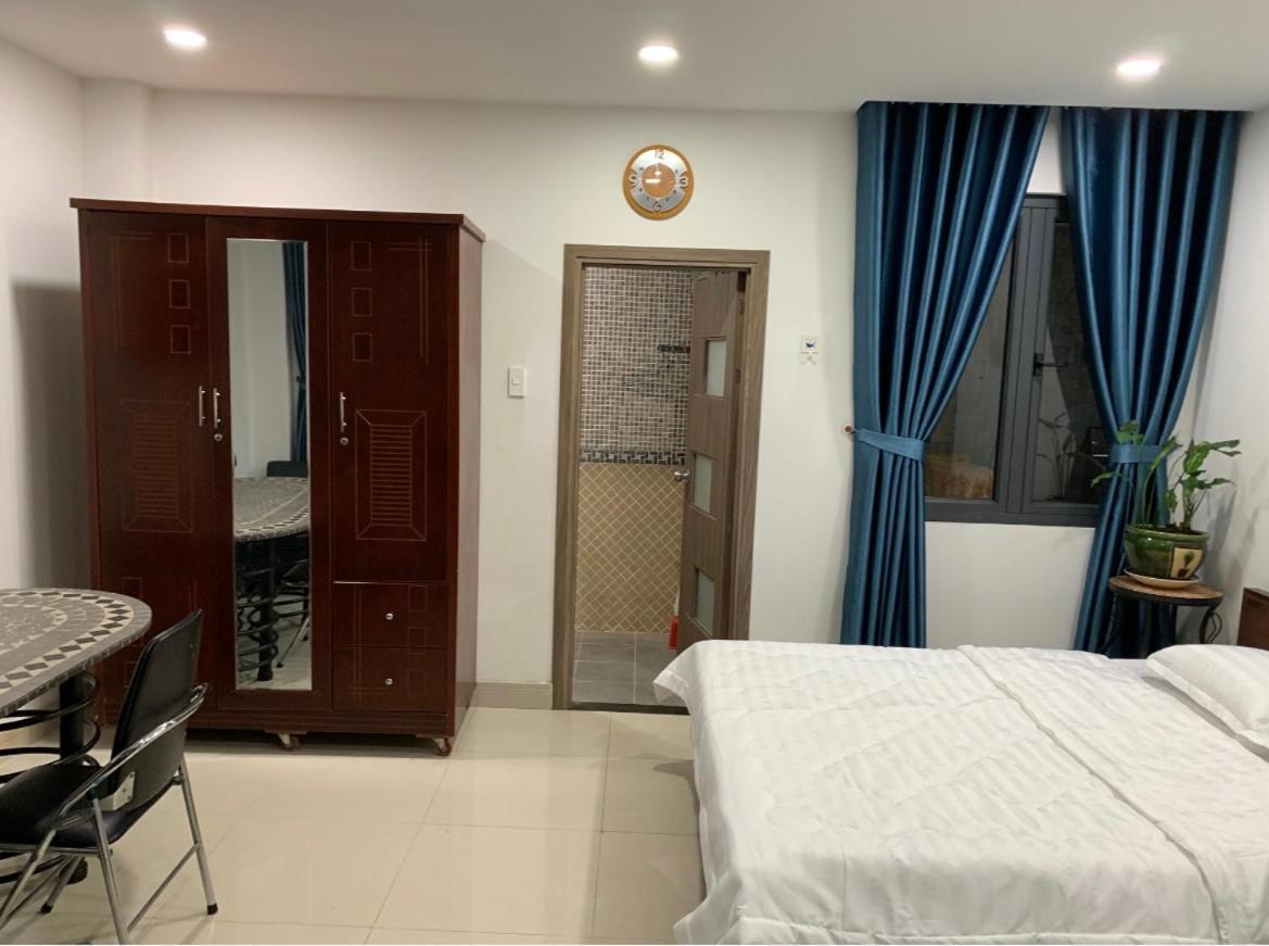 Royal With Front Small Yard Bed & Breakfast Ho Chi Minh City